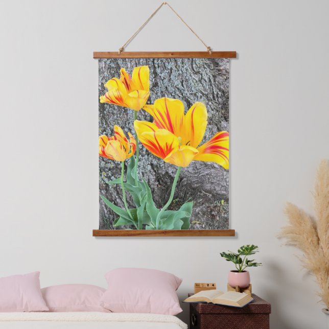Tapisserie Suspendue Séquence de trois tulipes jaunes / (Chambre à coucher)
