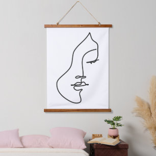 Tapisserie Suspendue Sérénité – Portrait Féminin Minimaliste en Ligne