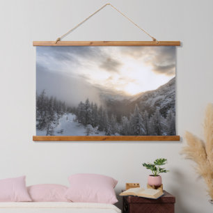 Tapisserie Suspendue Soleil brillant dans un paysage hivernal époustouf