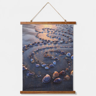 Tapisserie Suspendue Spirale de coquillages de plage au coucher du sole