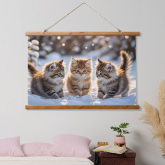 Tapisserie Suspendue Three adorable kittens playing in the snow, cute