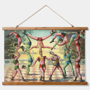 Tapisserie Suspendue Treize hommes faisant des acrobaties