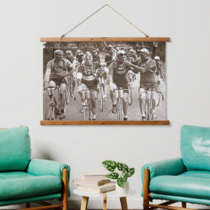 TAPISSERIE SUSPENDUE UN PORTRAIT INTIME DU TOUR DE FRANCE DES ANNEES 19