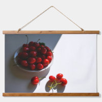 Vie morte esthétique avec cerises mûres sur blanc