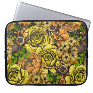 Tarantula garden 1 laptop sleeve