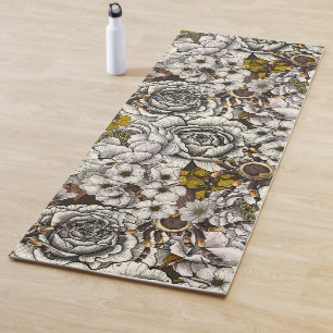 Tarantula garden 2 yoga mat