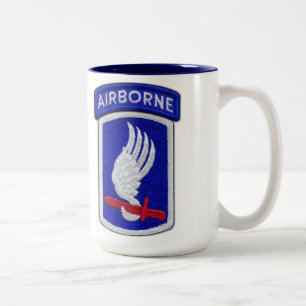 Tasse 2 Couleurs 173rd Vétérinaires aéroportés de vétérans de