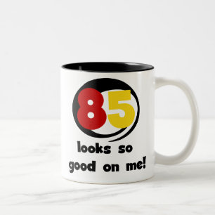 Tasse 2 Couleurs 85 Semble si bon sur moi Tshirts et cadeaux