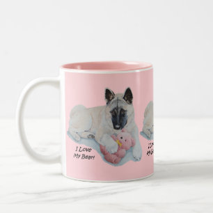 Tasse 2 Couleurs akita mignon caressant le portrait rose de chien