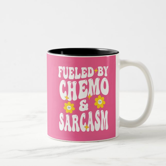 Tasse 2 Couleurs Alimenté par Chemo et Sarcasm drôle Chimiothérapie (Droit)