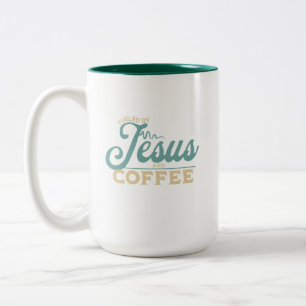 Tasse 2 Couleurs Alimenté par Jésus et le Café Christian Design