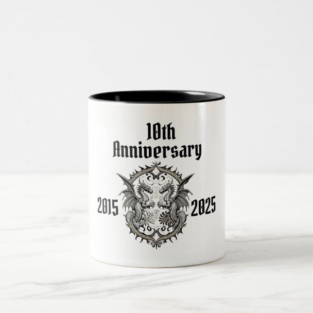 Tasse 2 Couleurs Anniversaire gothique Personnalisé Dragon 2025 (Centre)