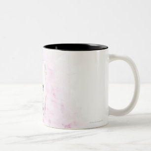 Tasse 2 Couleurs arrière - plan blanc, bouledogue blanc, plume ros