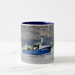 Tasse 2 Couleurs Aube d'or, pêchant le chalutier dans le port