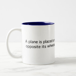 Tasse 2 Couleurs Avion sur un tapis roulant