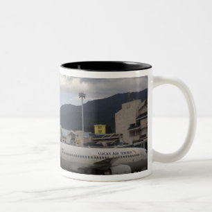 Tasse 2 Couleurs Avions de ligne chinois domestiques alignés à