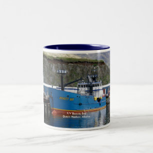 Tasse 2 Couleurs Baie de beauté, bateau de crabe dans le port