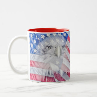 Tasse 2 Couleurs Bald Eagle et le drapeau américain