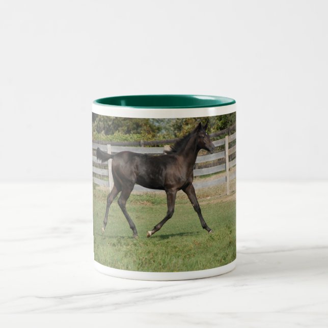 Tasse 2 Couleurs Beau Cheval courir dans un champ (Centre)