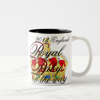 Tasse 2 Couleurs Bébé royal de Kate et de William sur le chemin