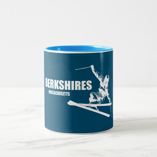 Tasse 2 Couleurs Berkshires Massachusetts Skier (Centre)