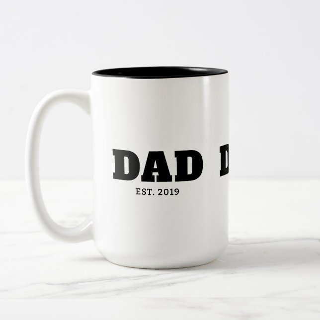 Tasse 2 Couleurs Bold Black & White Text Est Year Dad (Gauche)