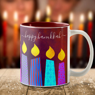 Tasse 2 Couleurs Bougies de la Menorah Rouges Joyeux Hanukkah Scrip
