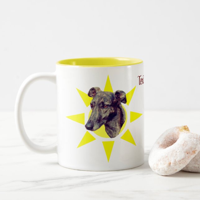 Tasse 2 Couleurs Brindle Greyhound Dog Face Personnalisé (Avec donut)