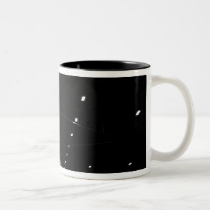 Tasse 2 Couleurs C.A. - 17 Globemaster III se repose dans un hangar