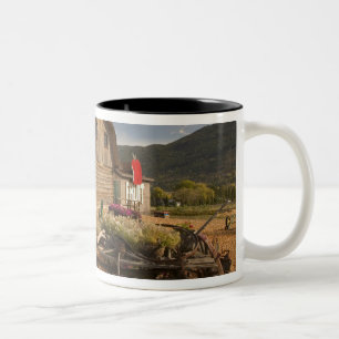 Tasse 2 Couleurs CANADA, Colombie-Britannique, Enderby. Grange en r