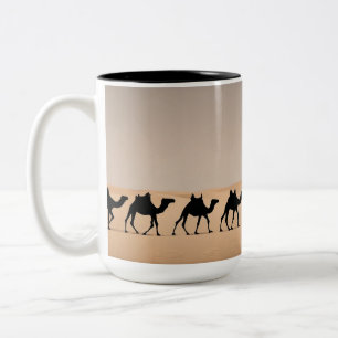 Tasse 2 Couleurs Caravane de chameaux dans le désert