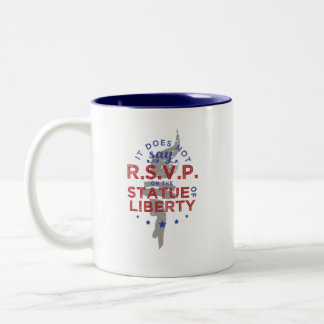 Tasse 2 Couleurs Cela ne dit pas RSVP sur la statue de la Liberté