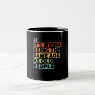 Tasse 2 Couleurs C'est bizarre d'avoir le même âge que les personne