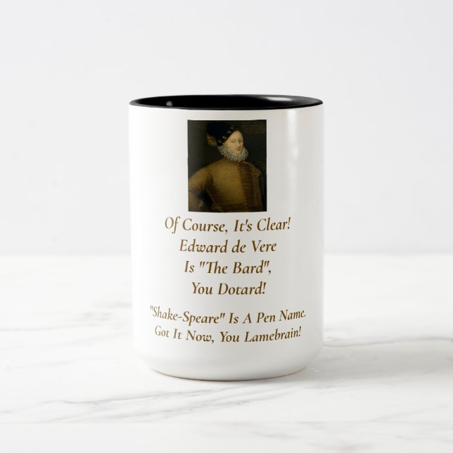 Tasse 2 Couleurs C'est clair ! C'est Edward de Vere !Mug (Centre)