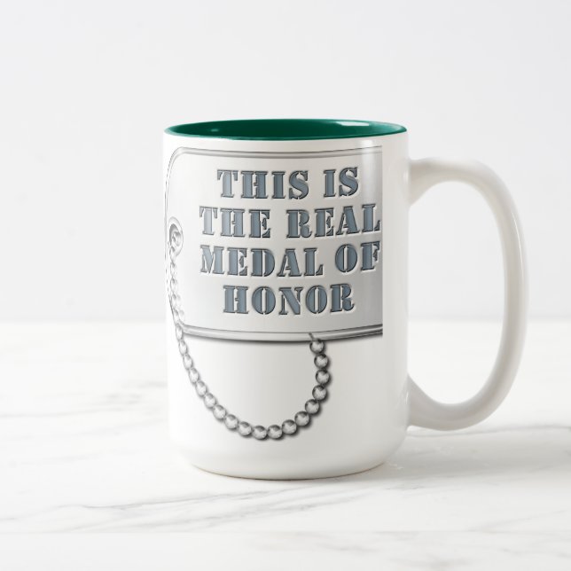 Tasse 2 Couleurs C'est la VRAIE médaille d'honneur (Droit)