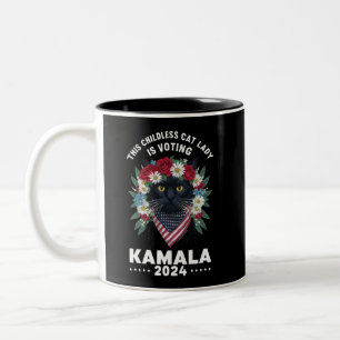 Tasse 2 Couleurs Cette dame de chats sans enfants vote Kamala 