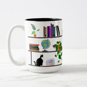 Tasse 2 Couleurs Chat couché sur une étagère, livre de chat et c