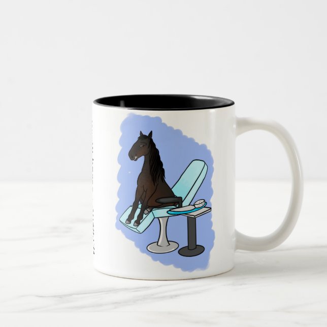 Tasse 2 Couleurs Cheval dans la chaise du dentiste (Droit)