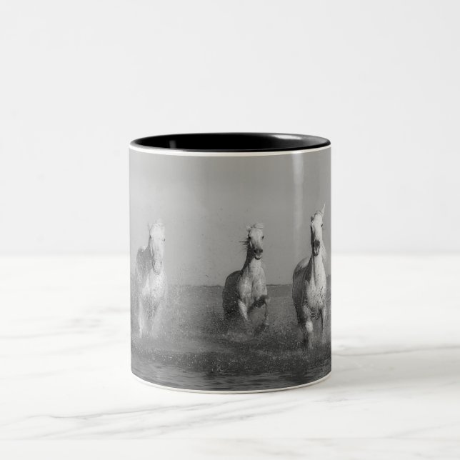 Tasse 2 Couleurs Chevaux, chevaux sauvages, noirs et blancs (Centre)