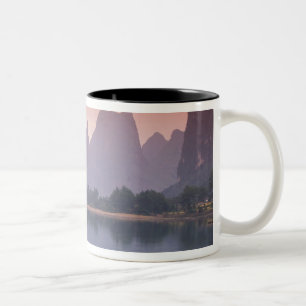 Tasse 2 Couleurs Chine, rivière Li. Pêcheur au cormoran unique.