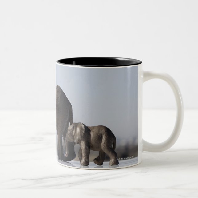 Tasse 2 Couleurs Ciel bleu d'antécédents familiaux d'éléphant (Droit)