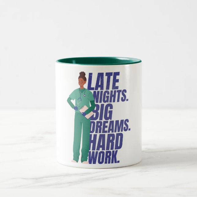 Tasse 2 Couleurs Citation sur le travail dur des infirmières (Centre)