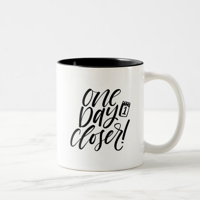 Tasse 2 Couleurs Compte à rebours de déploiement d'un jour plus pro (Droit)