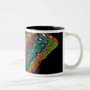 Tasse 2 Couleurs Conception colorée de papillon contre le contexte