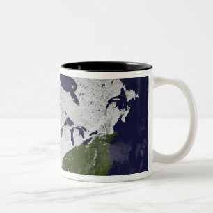 Tasse 2 Couleurs Couverture de neige d'hiver dans l'hémisphère nord