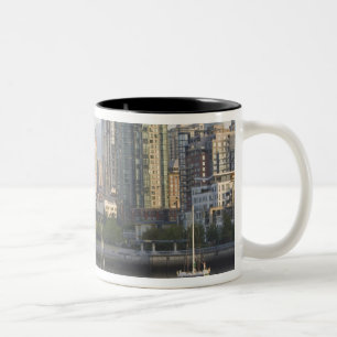 Tasse 2 Couleurs Cycliste le long de Seawall Trail dans le centre-v