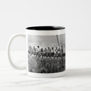 Tasse 2 Couleurs Déjeuner au sommet d'un gratte-ciel