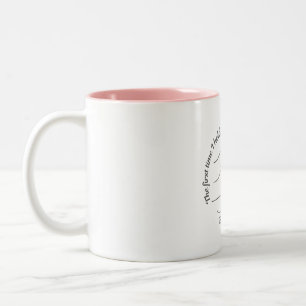 Tasse 2 Couleurs Douce Bébé 2026 Tenant les Mains Minimaliste Café