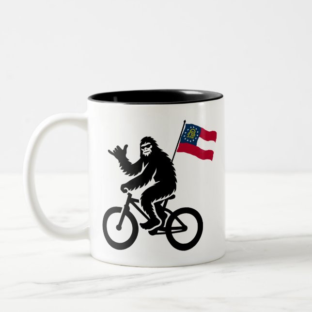 Tasse 2 Couleurs Drapeau de Géorgie à vélo Bigfoot (Gauche)