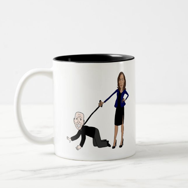 Tasse 2 Couleurs Drôle Harris Walking Biden Cartoon (Gauche)